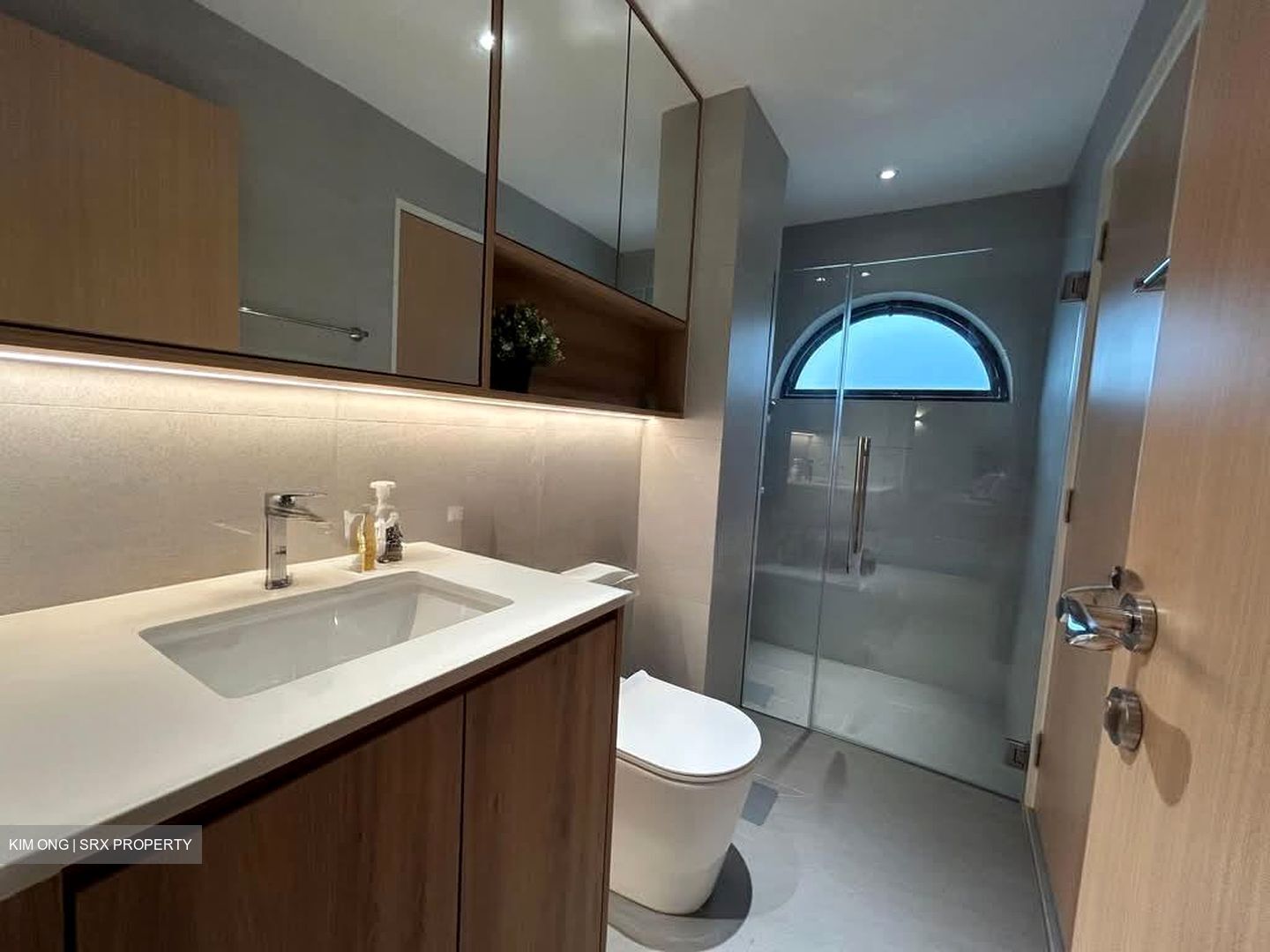 Sixth Avenue Centre (D10), Apartment #560757111